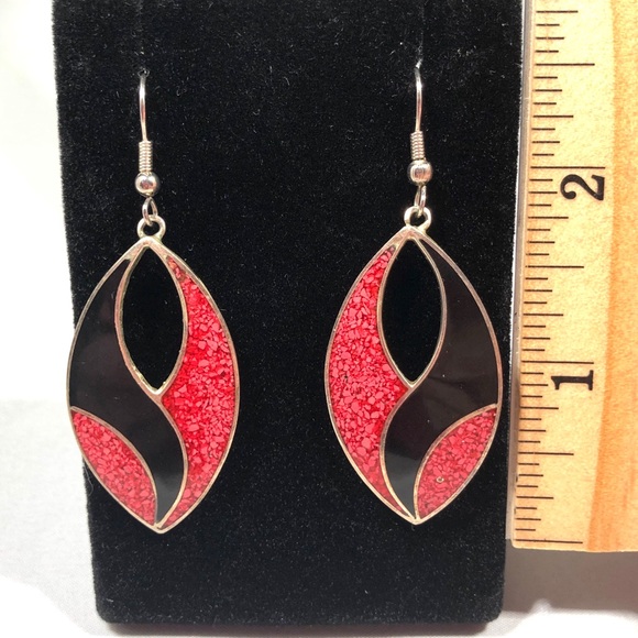 EARRINGS - METAL, RED & BLACK leaf shape - Picture 3 of 6